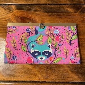 Racoon wallet, cloth w/bass top bar & clasp